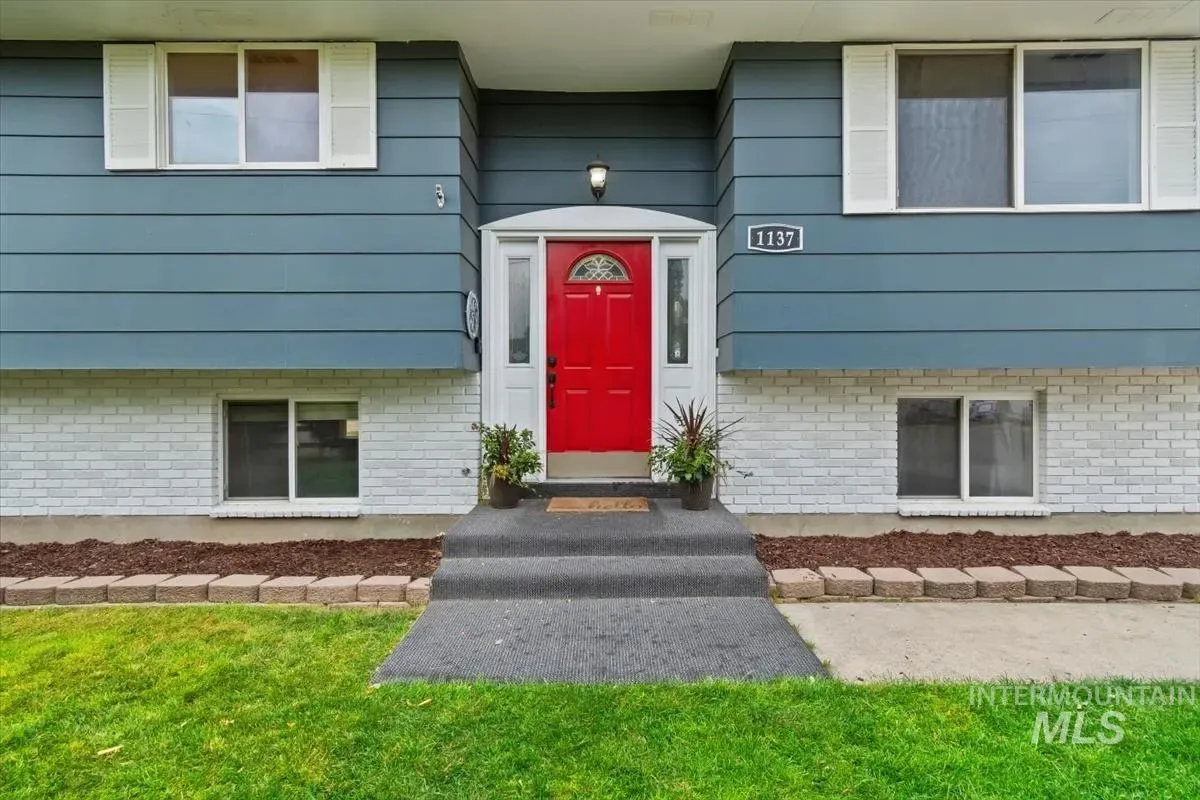 1137 W Owyhee Ave, photo 2