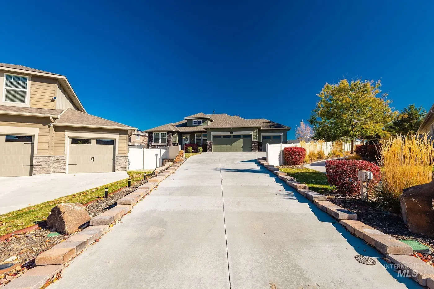 1302 W Raelin Dr, photo 2