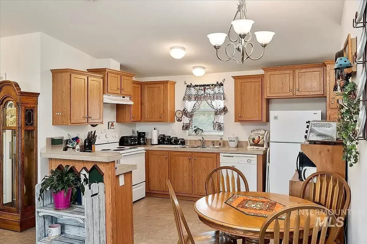 1037 N Elk Ln, photo 2