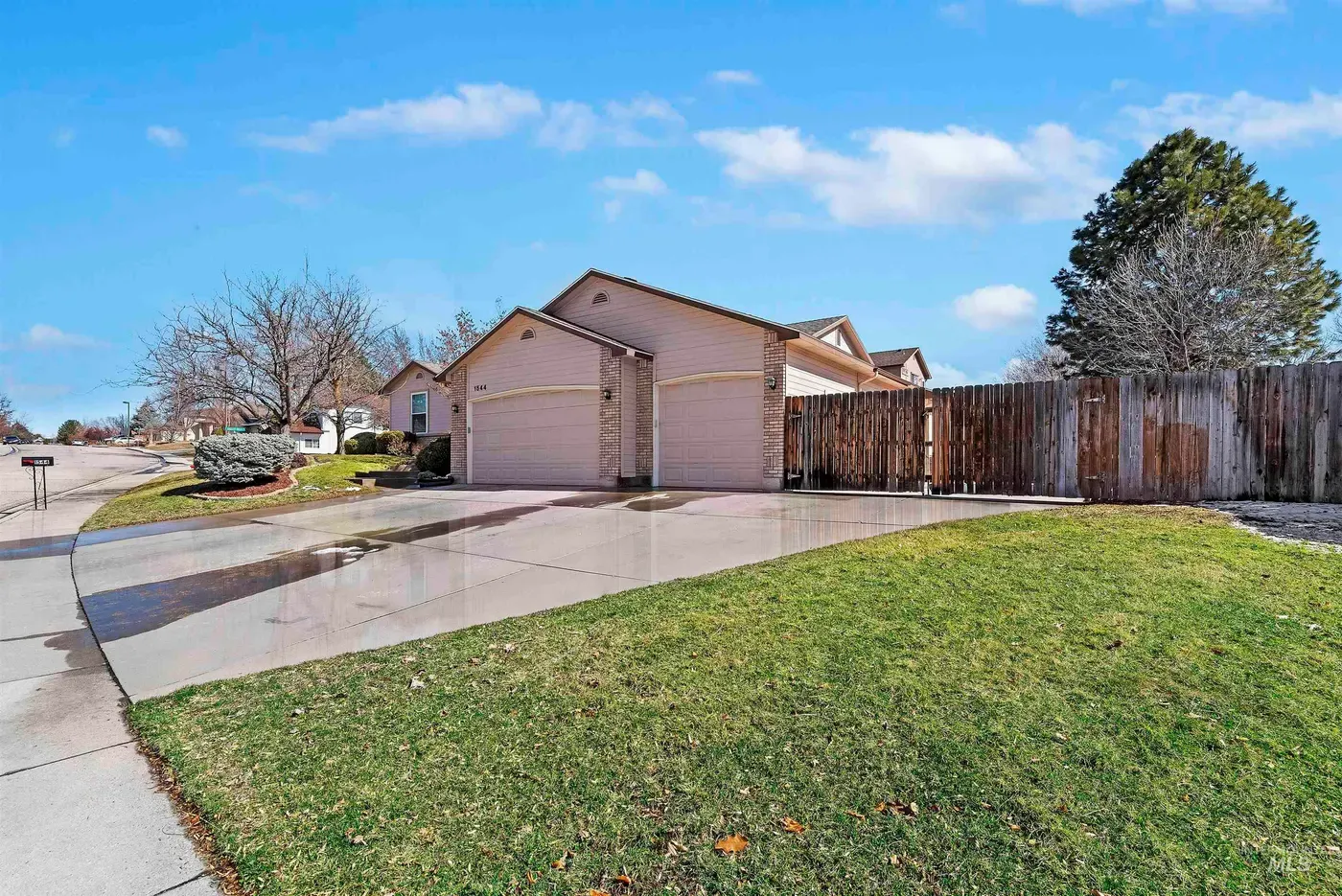 1544 N Eagle Creek Way, photo 2