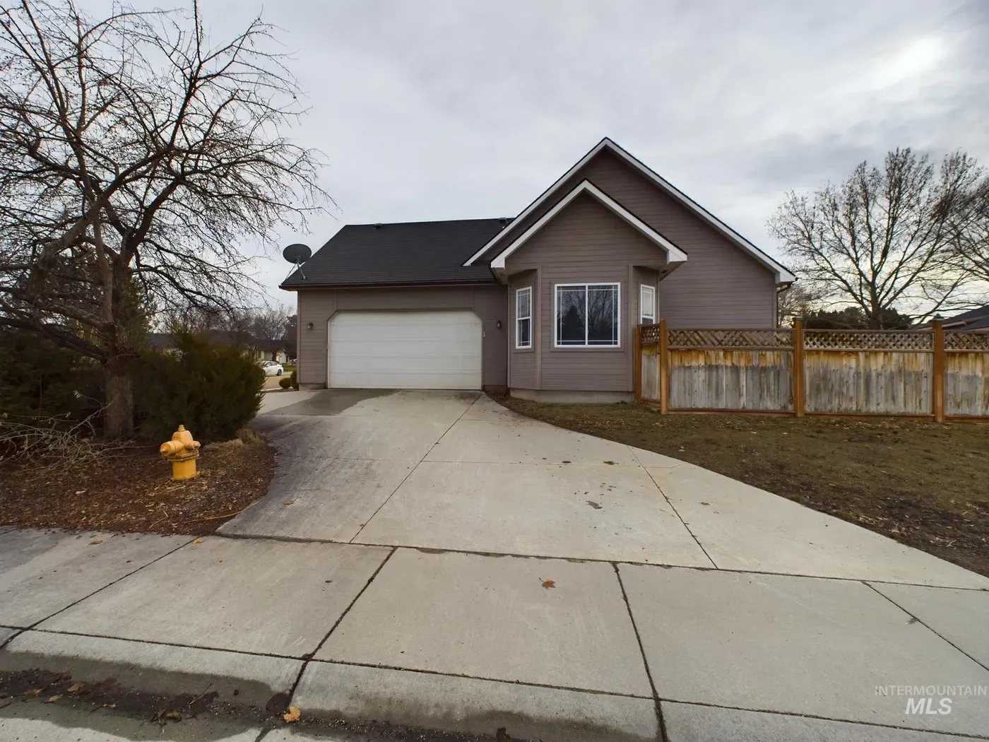 3201 S Raintree Dr, photo 2