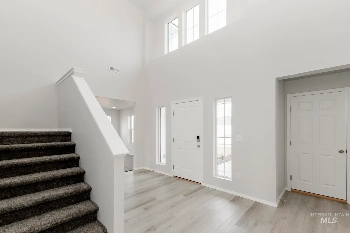 1327 Old Mill St, photo 2