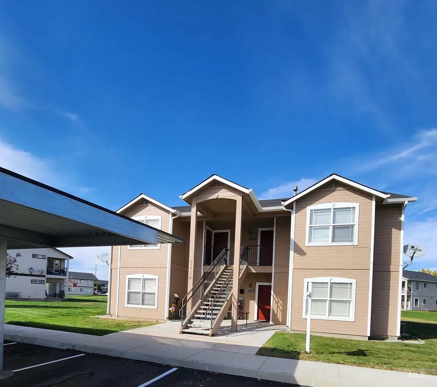 2116 E Whispering Willow Ln, photo 2