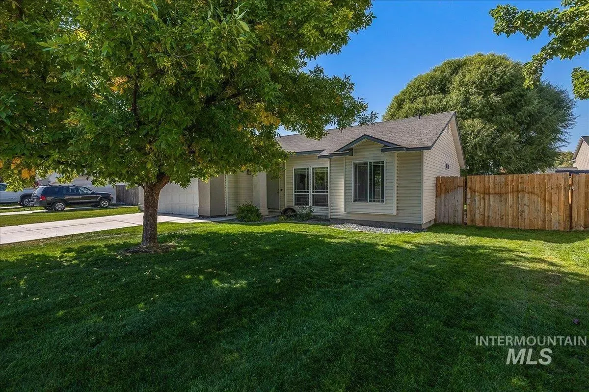 671 Goshawk Ave, photo 2