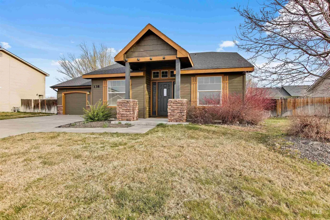 138 NE Lotus Ct, photo 2