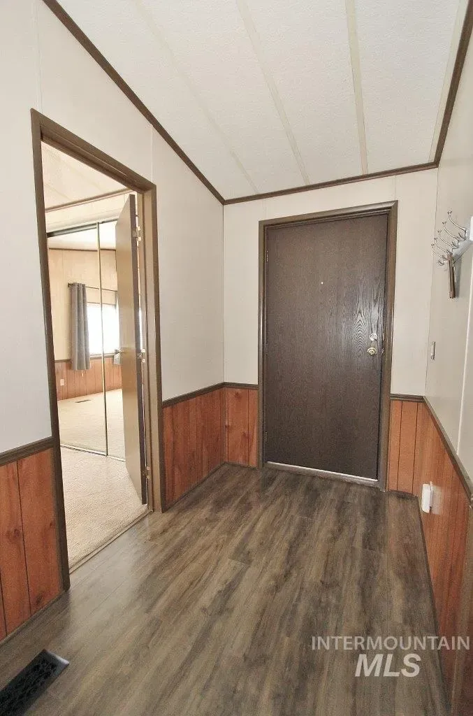 642 S Malaga, photo 2