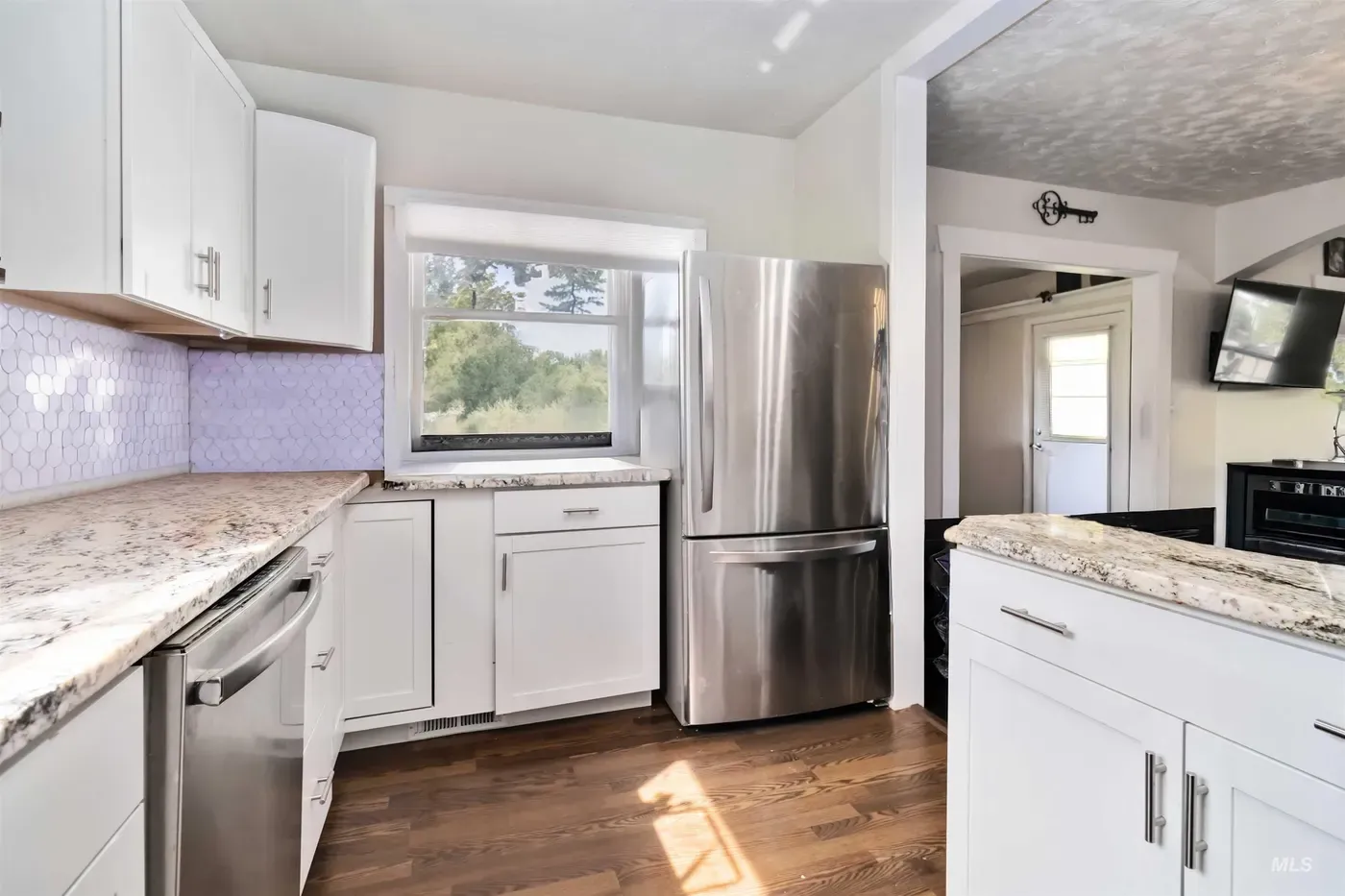108 Morrison, photo 2
