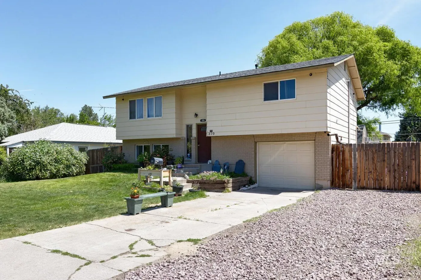 370 S 10th E, photo 2