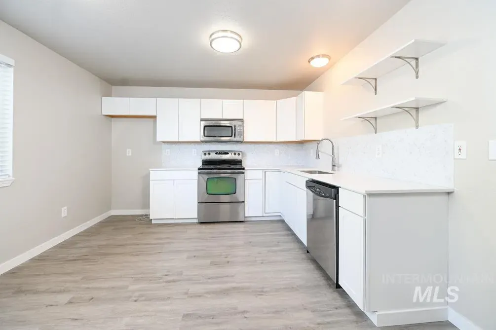 4710 W Normandie, photo 3