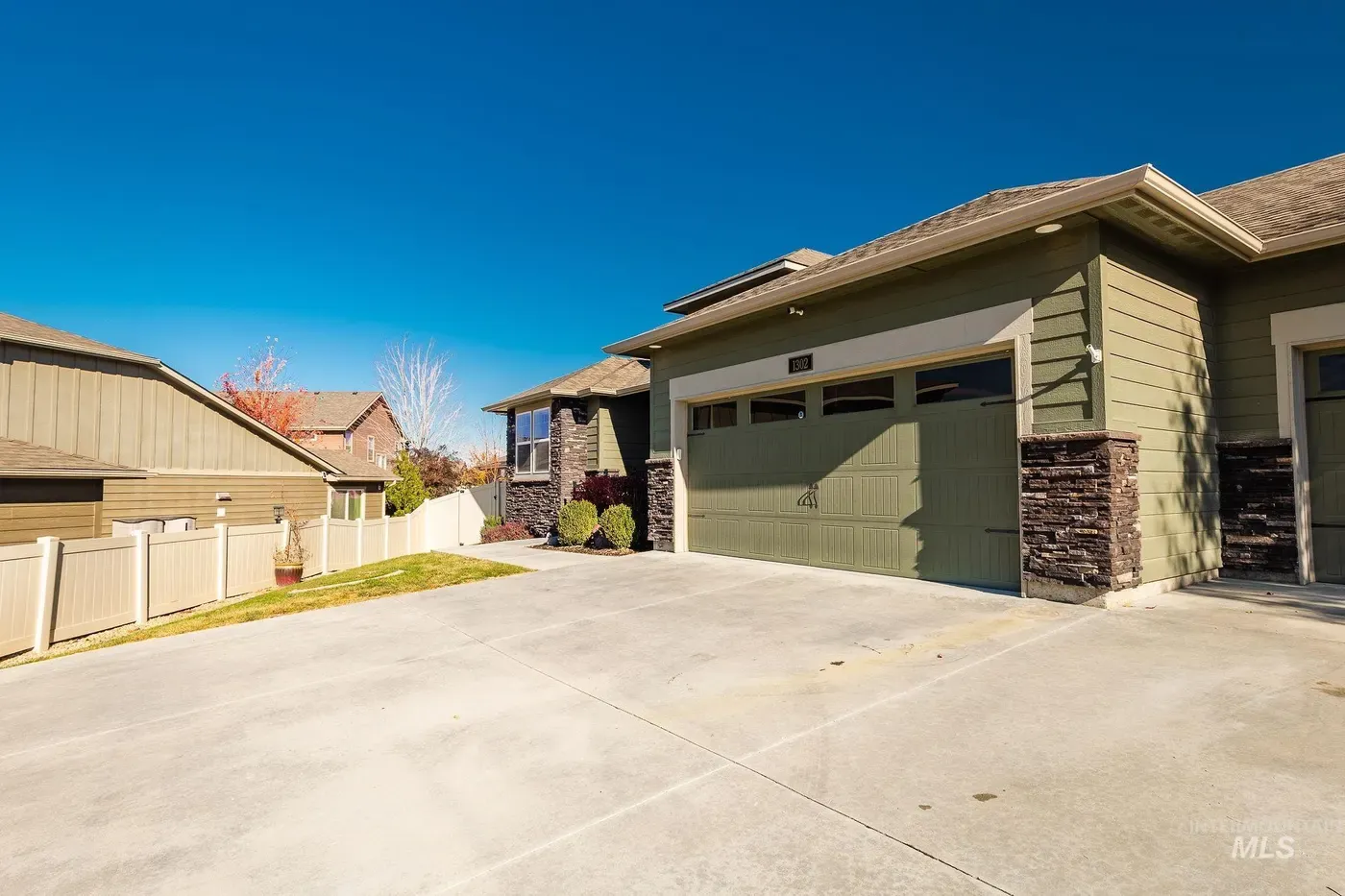 1302 W Raelin Dr, photo 3