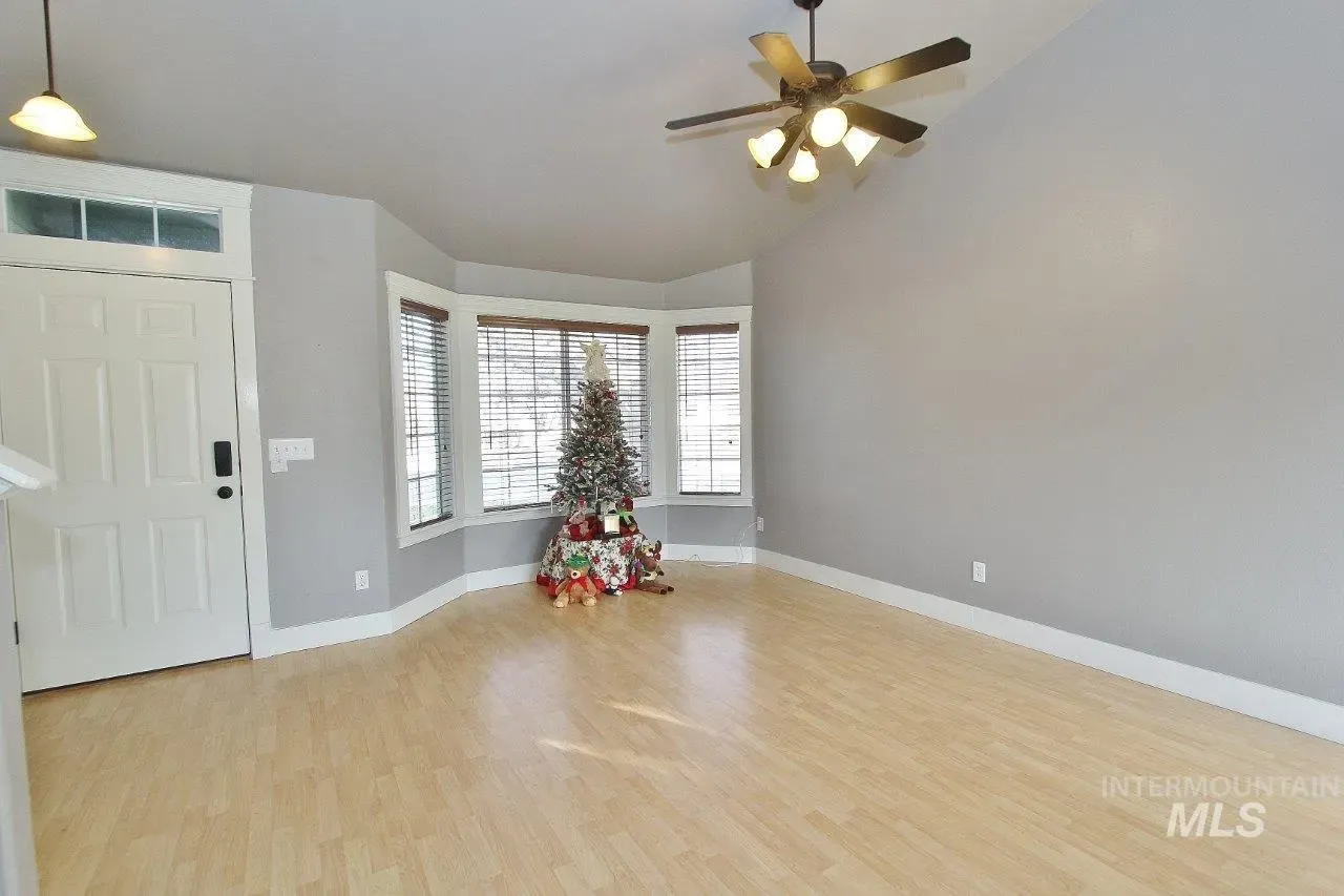 16928 N Chelford Loop, photo 3