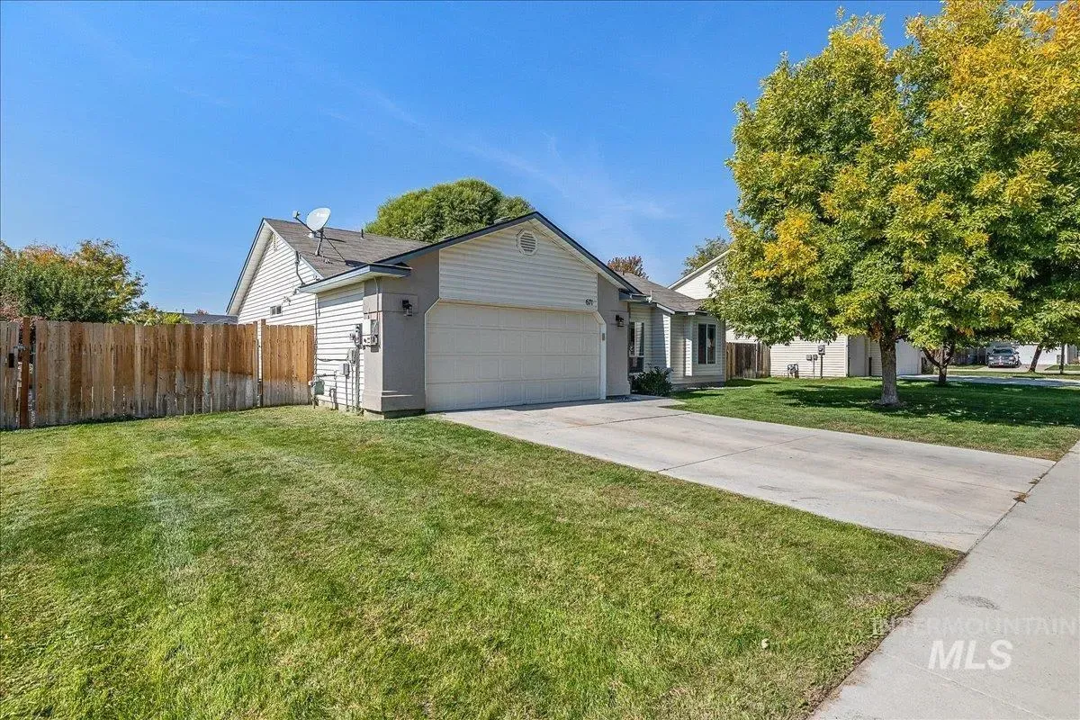 671 Goshawk Ave, photo 3