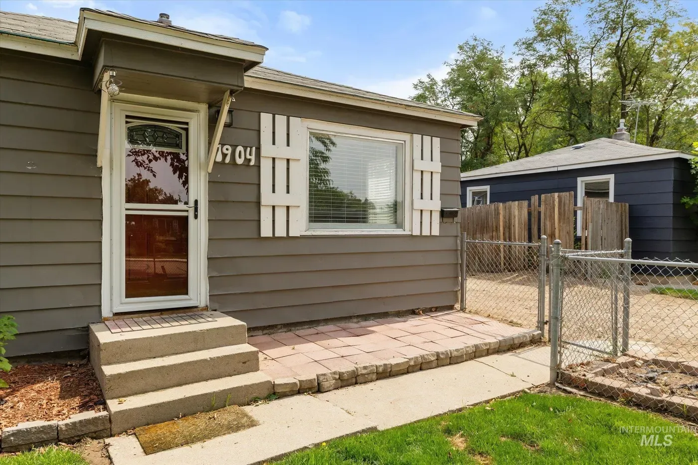 1904 S Atlantic St, photo 3