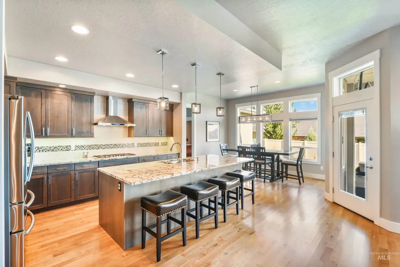 552 W Buroak Drive, photo 3