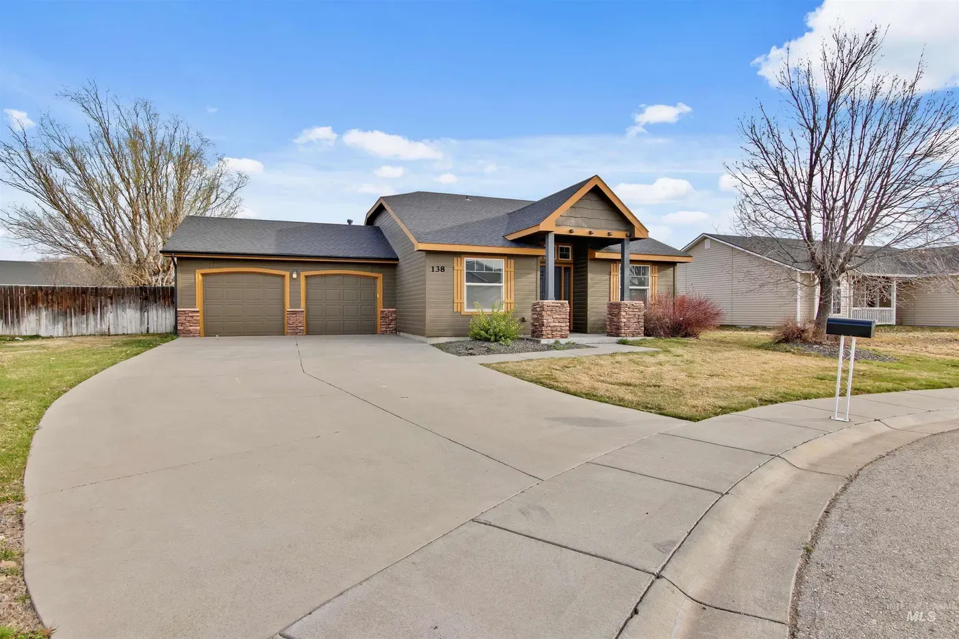 138 NE Lotus Ct, photo 4