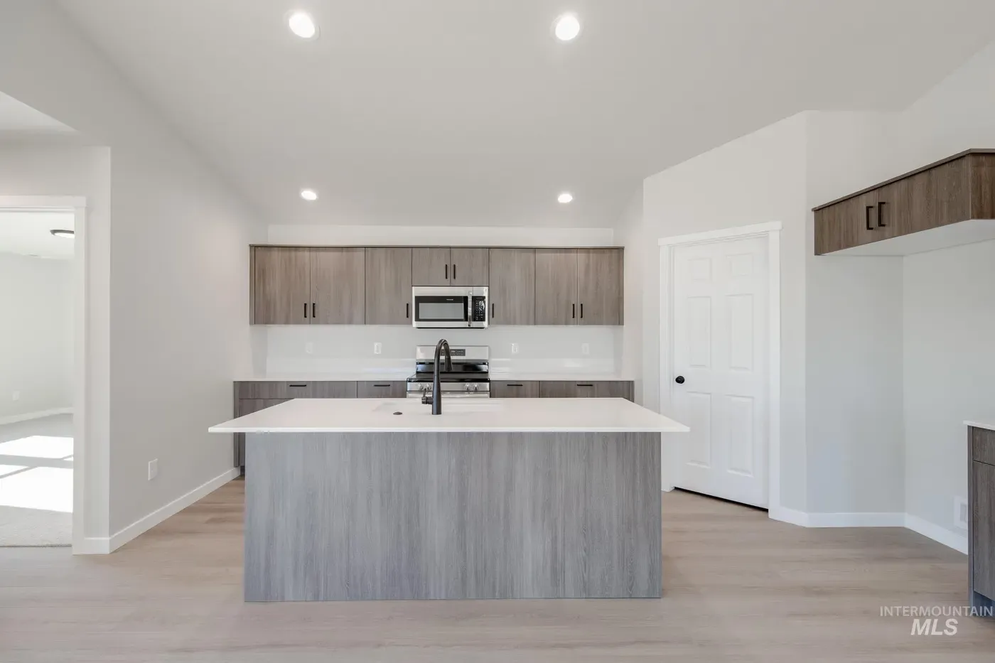 861 Strike Eagle St, photo 4