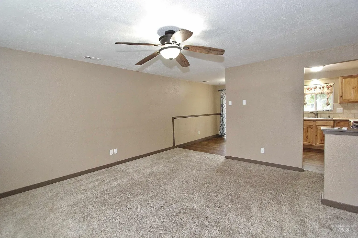 370 S 10th E, photo 4