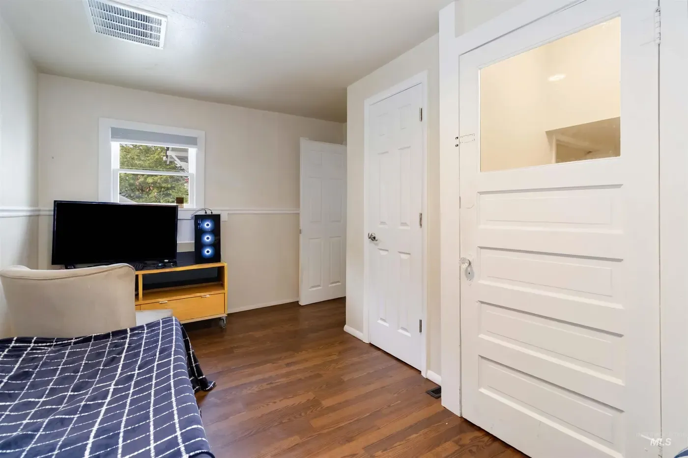 108 Morrison, photo 4