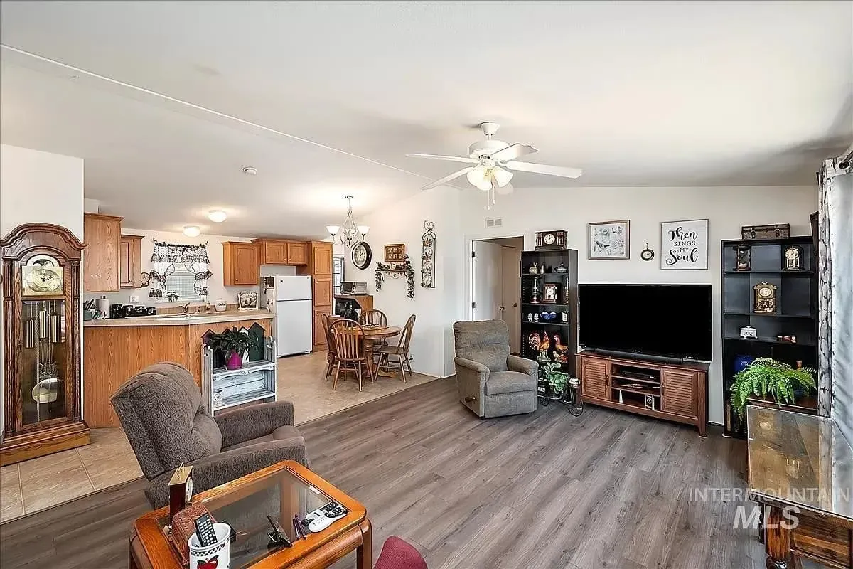 1037 N Elk Ln, photo 4