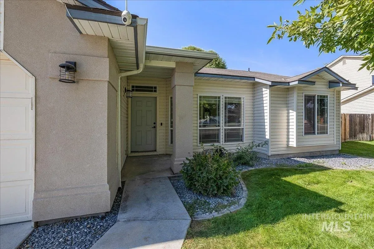 671 Goshawk Ave, photo 5
