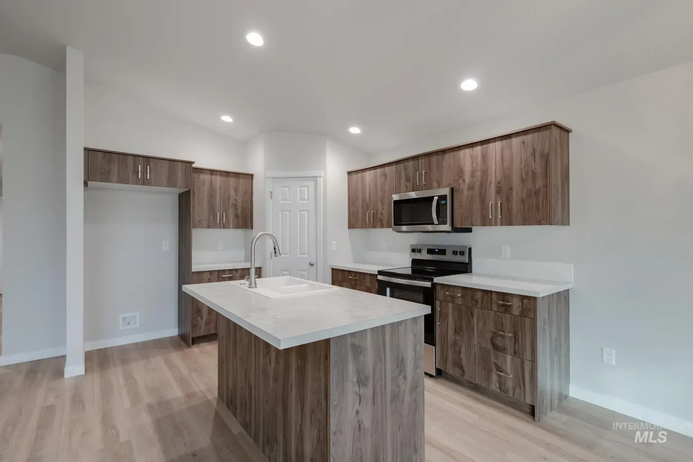 2182 N Thunderbolt St, photo 5