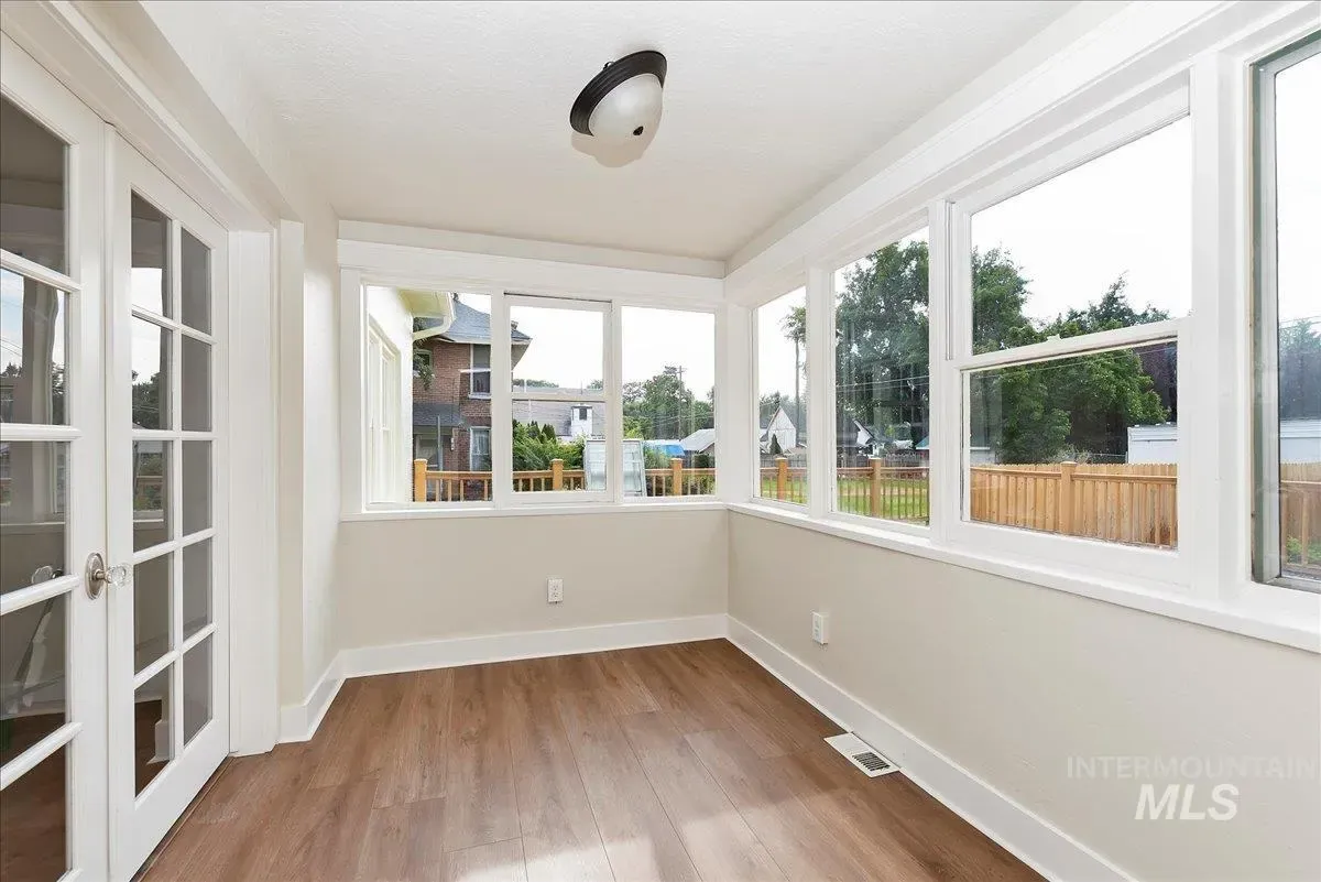 1110 1st Ave S, photo 5