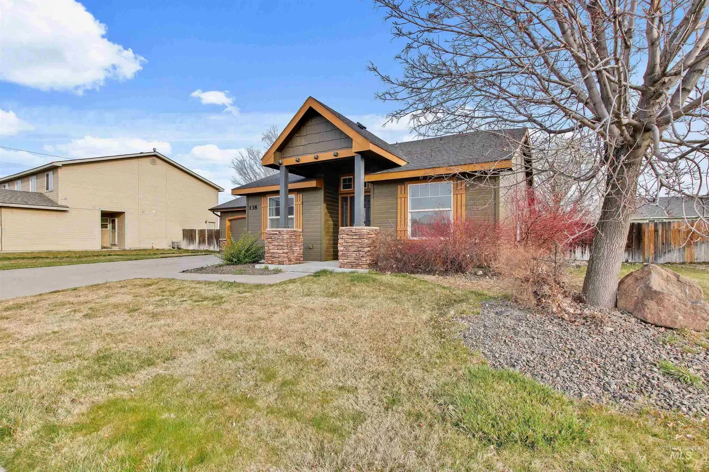 138 NE Lotus Ct, photo 5